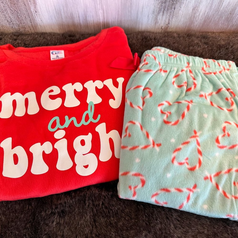 Sugar & Jade Girls Teen Shirt and Long 2-Piece Pajama Set Christmas NEW